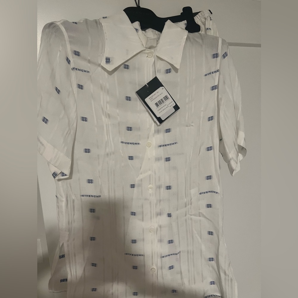 GIVENCHY SILK SET logo